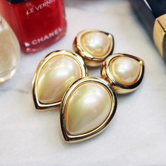 Christian Dior Pearl Cabochon Clip-On Earrings with Gold Plating *Signed* - Picture 8 of 16